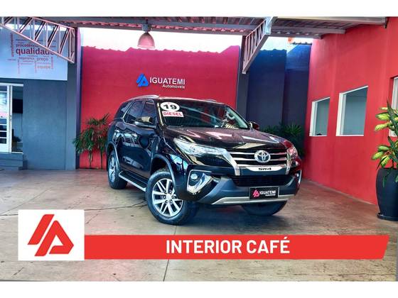 TOYOTA HILUX SW4 2.8 SRX 4X4 7 LUGARES 16V TURBO INTERCOOLER DIESEL 4P AUTOMÁTICO TOYOTA HILUX SW4 2.8 SRX 4X4 7 LUGARES 16V TURBO INTERCOOLER DIESEL 4P AUTOMÁTICO